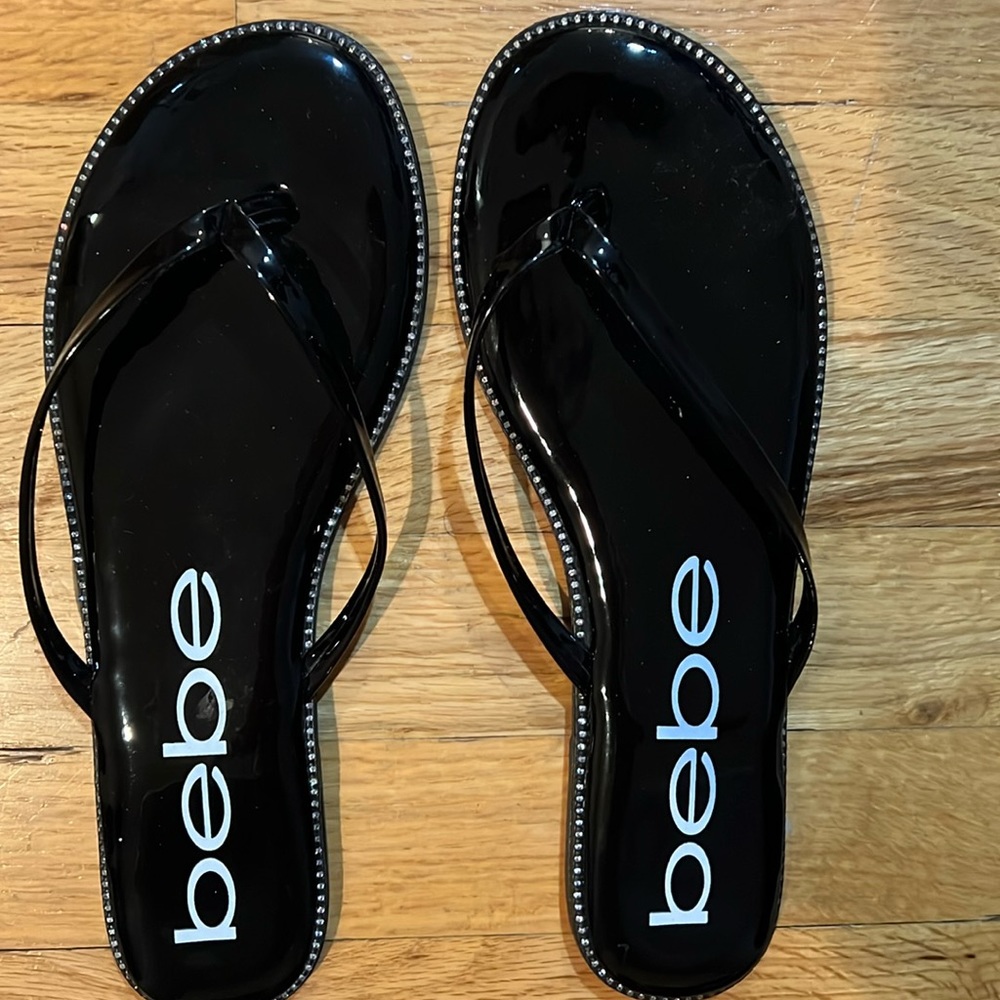 Brand new Bebe flip flops ! patented leather. Very pretty sandal